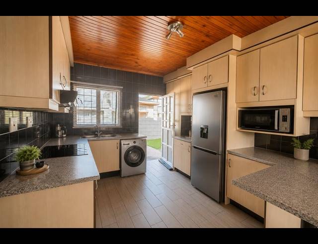3 BEDROOM HOUSE FOR SALE IN SHALLCROSS